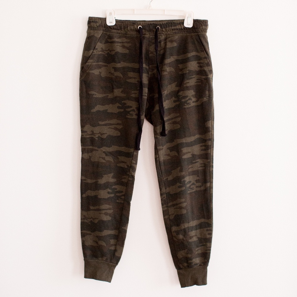 Evereve Sanctuary Camo Joggers/Pants